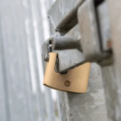 Cadenas Rectangulaire Laiton 70 Mm - Yale - Avec Anse Acier Cémenté - 3 Clés -Meilleur Outillage Magasin 4 3