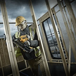 Cloueur De Charpente Dewalt DCN692P2-QW XR 18V Avec Coffret, 2 Batteries 5 Ah Li-Ion Et Chargeur -Meilleur Outillage Magasin cloueur xr application 02