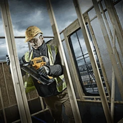 Cloueur De Charpente Dewalt DCN692P2 XR 18 V Avec 10 Boîtes De Pointes 10 Cloueur De Charpente Dewalt DCN692P2 XR 18 V Avec 10 Boîtes De Pointes -Meilleur Outillage Magasin cloueur2