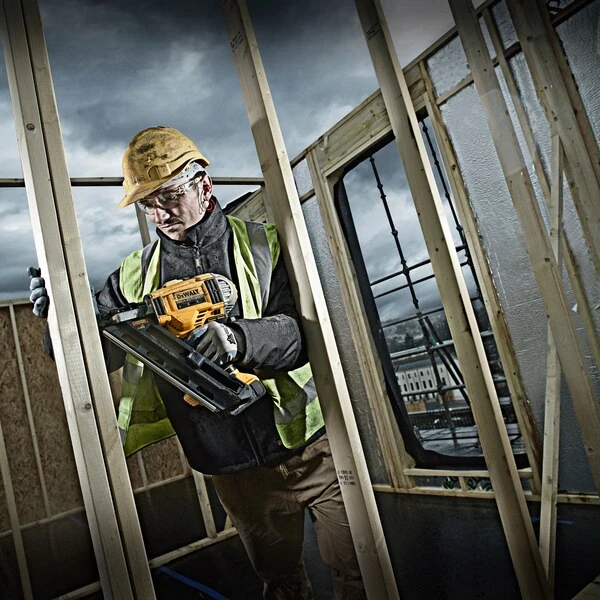 Cloueur De Charpente Dewalt DCN692P2 XR 18 V Avec 10 Boîtes De Pointes 5 Cloueur De Charpente Dewalt DCN692P2 XR 18 V Avec 10 Boîtes De Pointes – Image 5