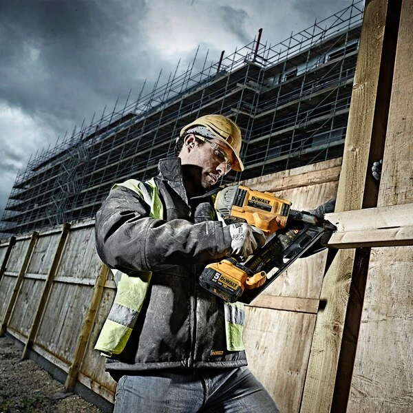 Cloueur De Charpente Dewalt DCN692P2 XR 18 V Avec 10 Boîtes De Pointes 4 Cloueur De Charpente Dewalt DCN692P2 XR 18 V Avec 10 Boîtes De Pointes – Image 4