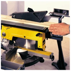 Lame De Scie Circulaire Stationnaire Extrême Workshop 250x30mm - Dewalt - 48 Dents -Meilleur Outillage Magasin mise en situation lame