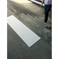 Dalle Podotactile Extérieur à Coller Blanche 820x400 Mm Romus 4220 -Meilleur Outillage Magasin p184848 pic 1