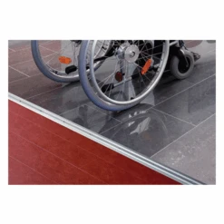 Rampe D'accès Percée Romus 2621 - Alu Incolore - Hauteur 10,5 à 15 Mm Largeur 80 Mm Longueur 2,7 M -Meilleur Outillage Magasin rampe2