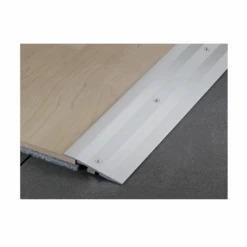 Rampe D'accès Percée Romus 2621 - Alu Incolore - Hauteur 10,5 à 15 Mm Largeur 80 Mm Longueur 2,7 M -Meilleur Outillage Magasin rampe3