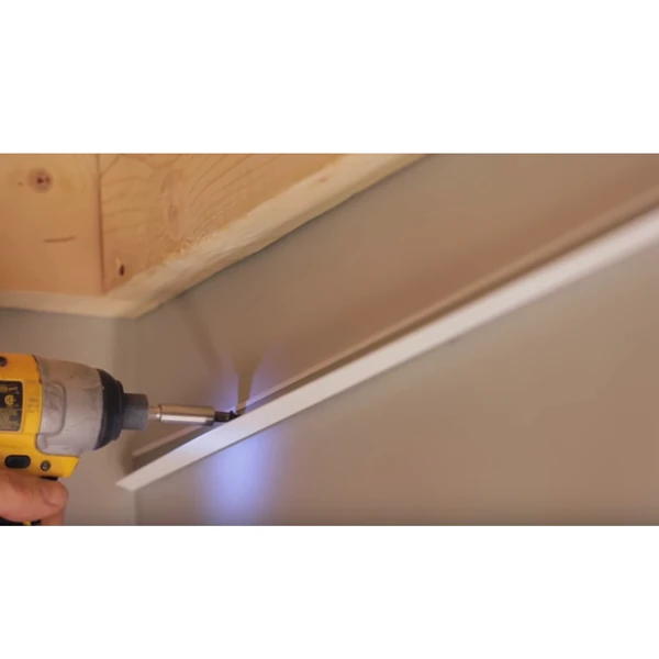 Cornière De Rive En L - Acier Galvanisé Blanc - Chicago Metallic - 19 X 24 Mm - Long. 3,05 M 2 Cornière De Rive En L - Acier Galvanisé Blanc - Chicago Metallic - 19 X 24 Mm - Long. 3,05 M – Image 2